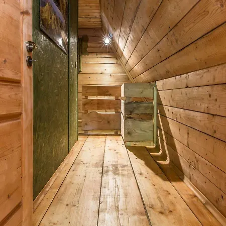 Holiday home Dom Drewniany Ozwa Gronkow