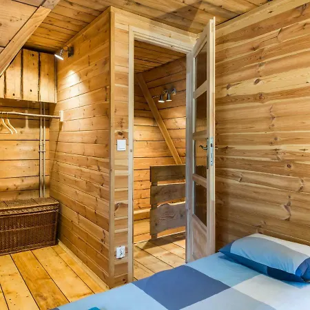 Holiday home Dom Drewniany Ozwa Gronkow